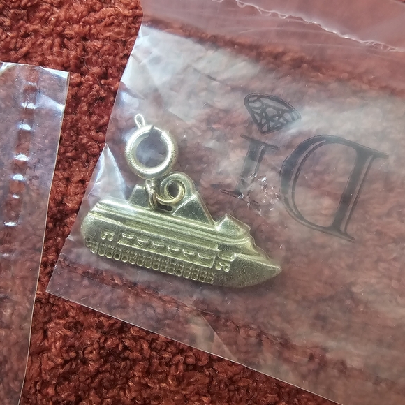 Cruise Beach Vacation Charms Gold Colored - Picture 2 of 4